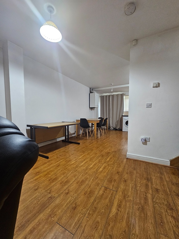Additional image 4 of Room in a Shared House, Bankwell Street, M15, N1 7GU