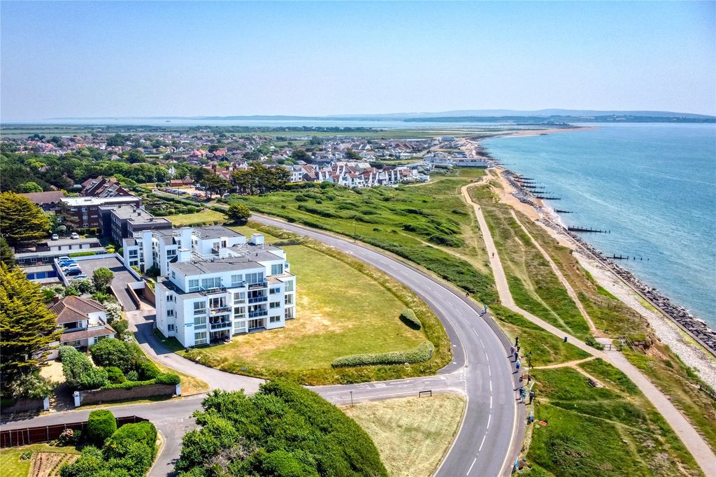 2 bed flat for salePark Lane, Milford On Sea, Lymington, Hampshire SO41
