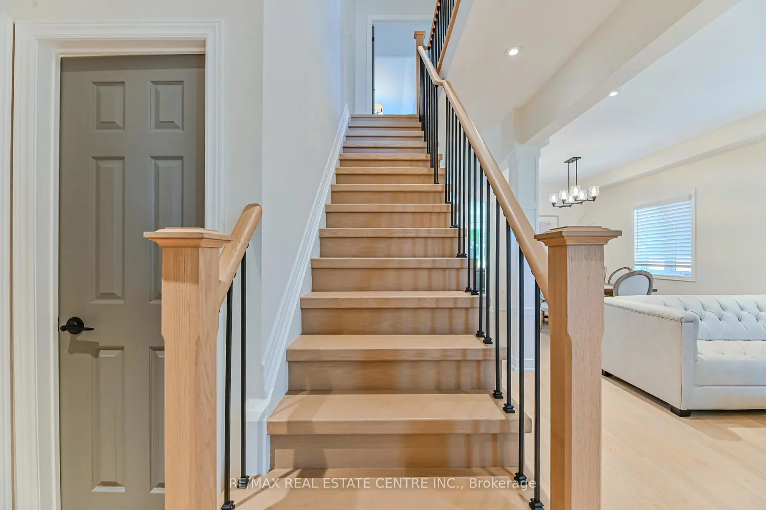 Additional image 11 of 2498 Longridge Crescent