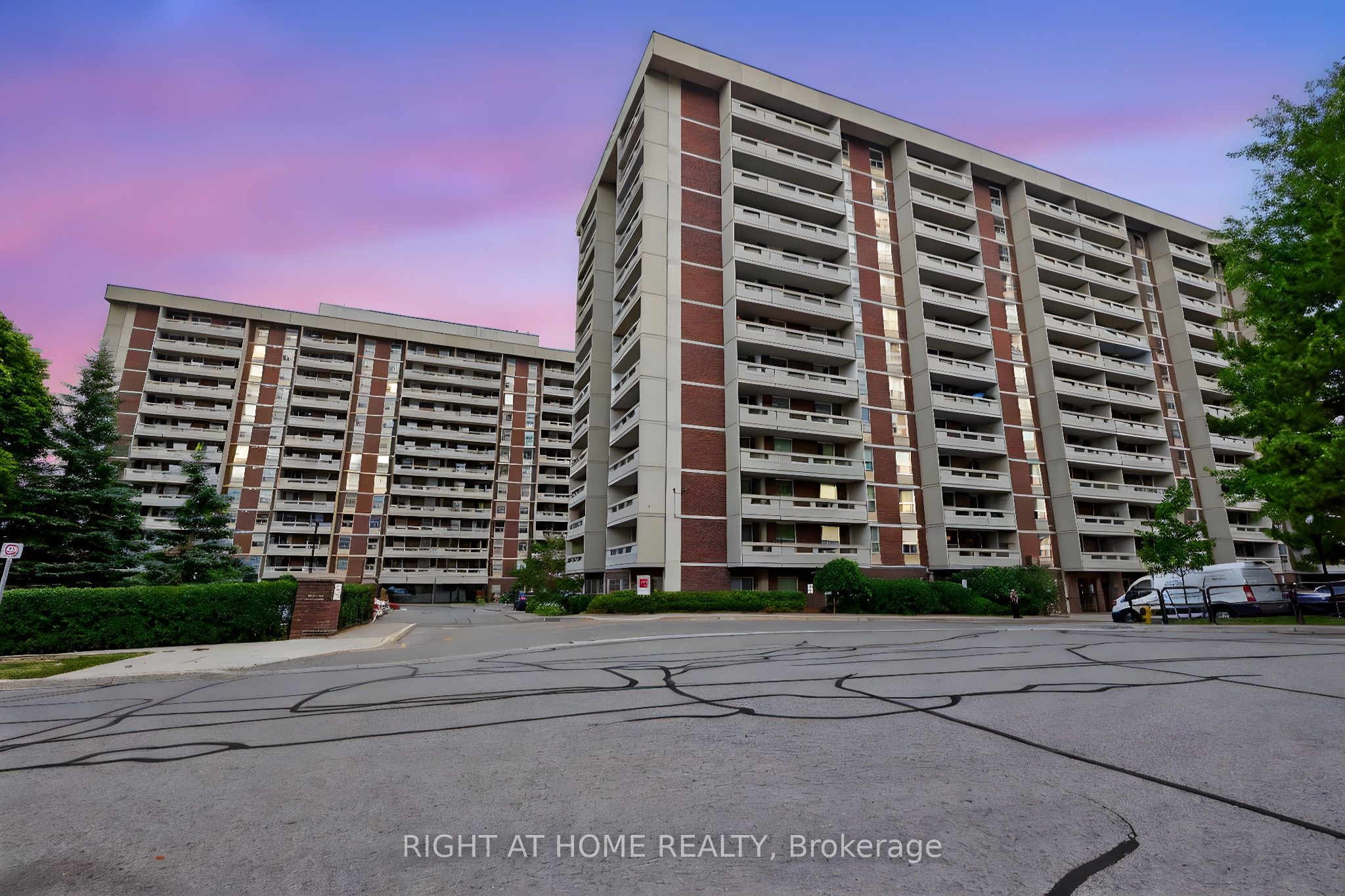 211-60 Inverlochy Boulevard, Markham, ON, L3T 4T7