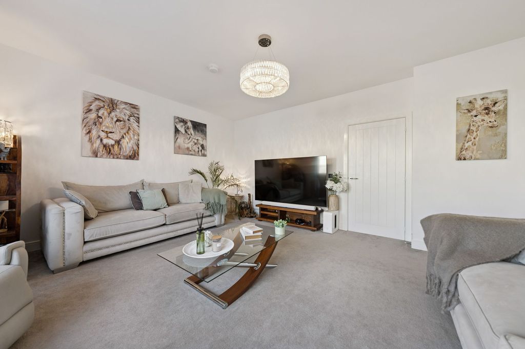 Additional image 5 of 6 bed property for saleKyle Wynd, Newton Mearns G77