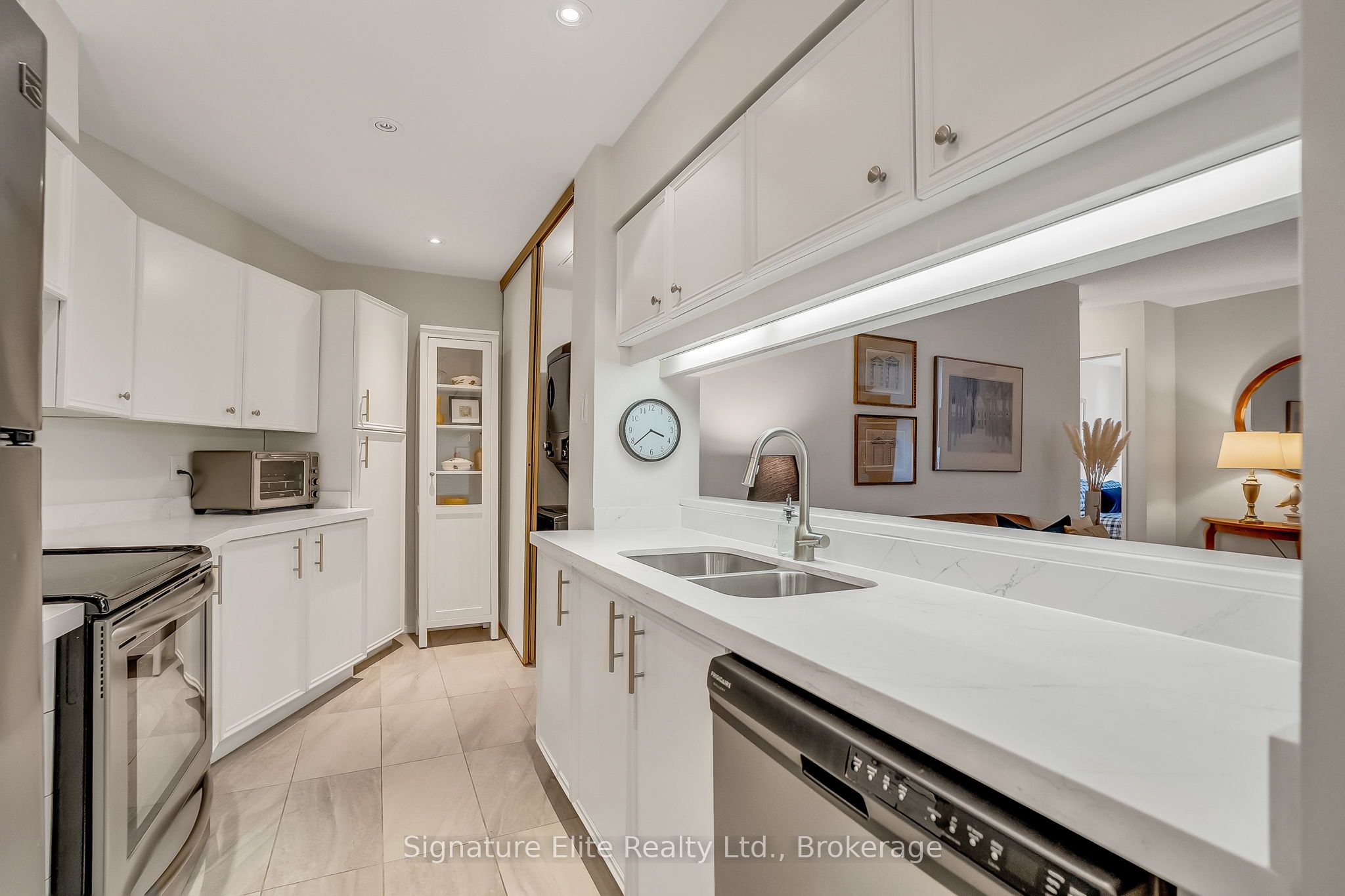 Additional image 6 of 121-20 Southport Street, Toronto, ON, M6S 4Y8