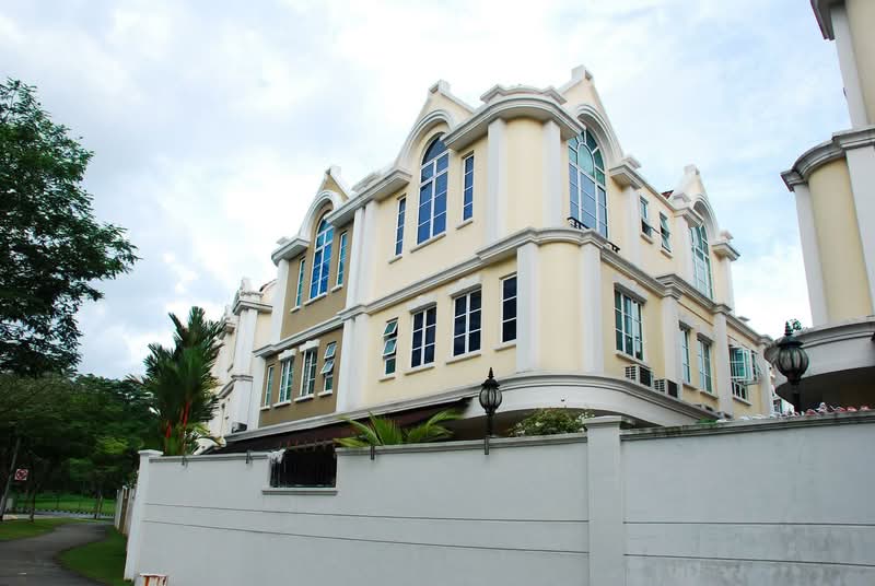 Additional image 22 of Burgundy Crescent