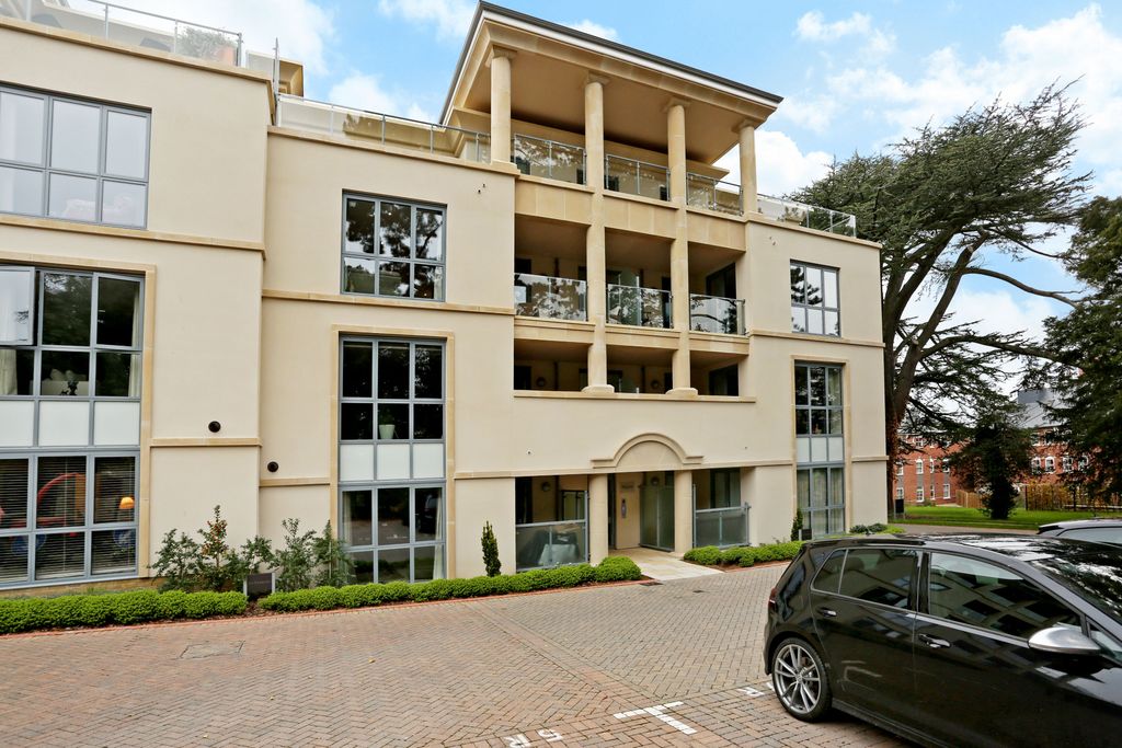 3 bed flat for saleHumphris Place, Cheltenham GL53