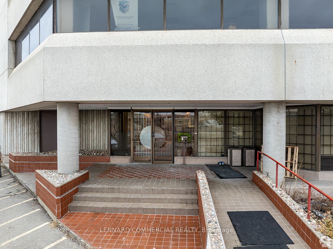 Additional image 4 of 302-2 Tippett Road, Toronto, ON, M3H 2V2