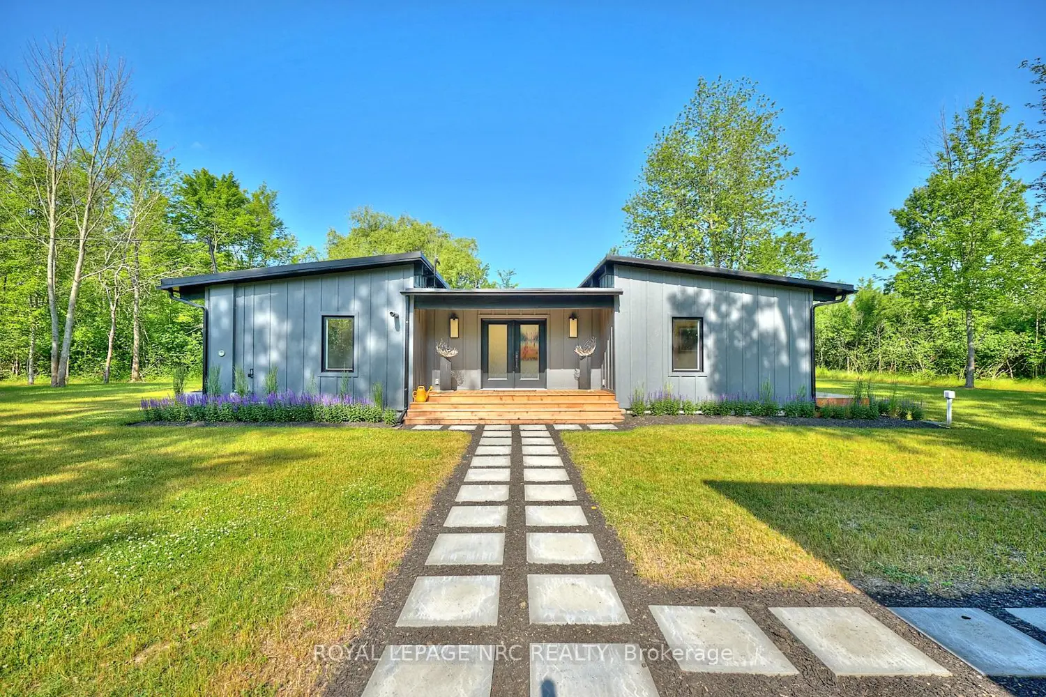1904 Macdonald Drive photo 3