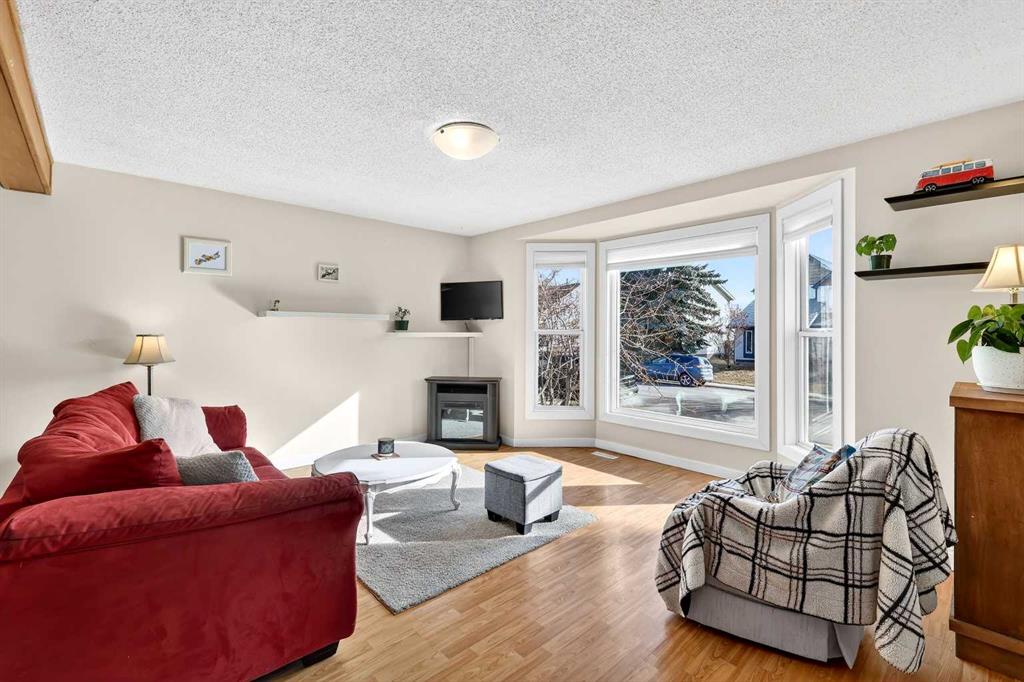 Additional image 6 of 95 Woodglen Grove SW, Calgary, AB, T2W 4J9