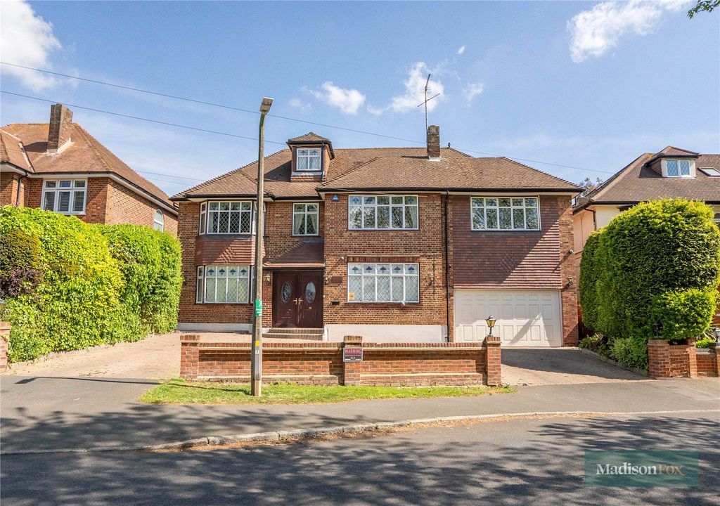 5 bed detached house for saleLee Grove, Chigwell, Essex IG7