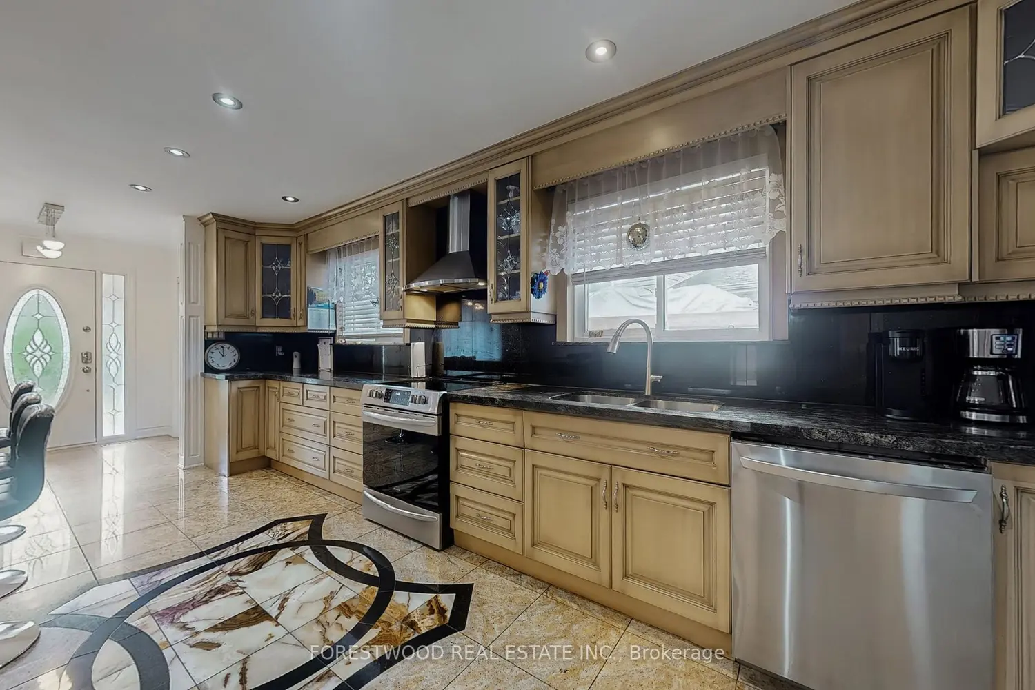 Additional image 10 of 571 Silver Creek Boulevard