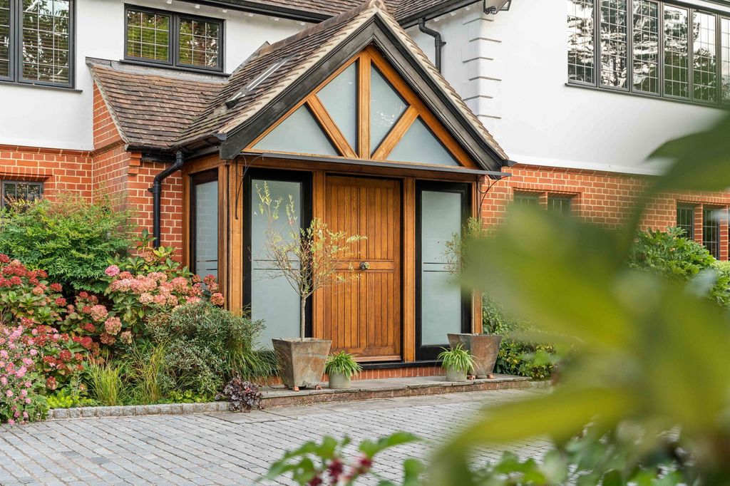 Additional image 9 of 6 bed detached house for saleRoundwood Avenue, Hutton Mount, Brentwood CM13
