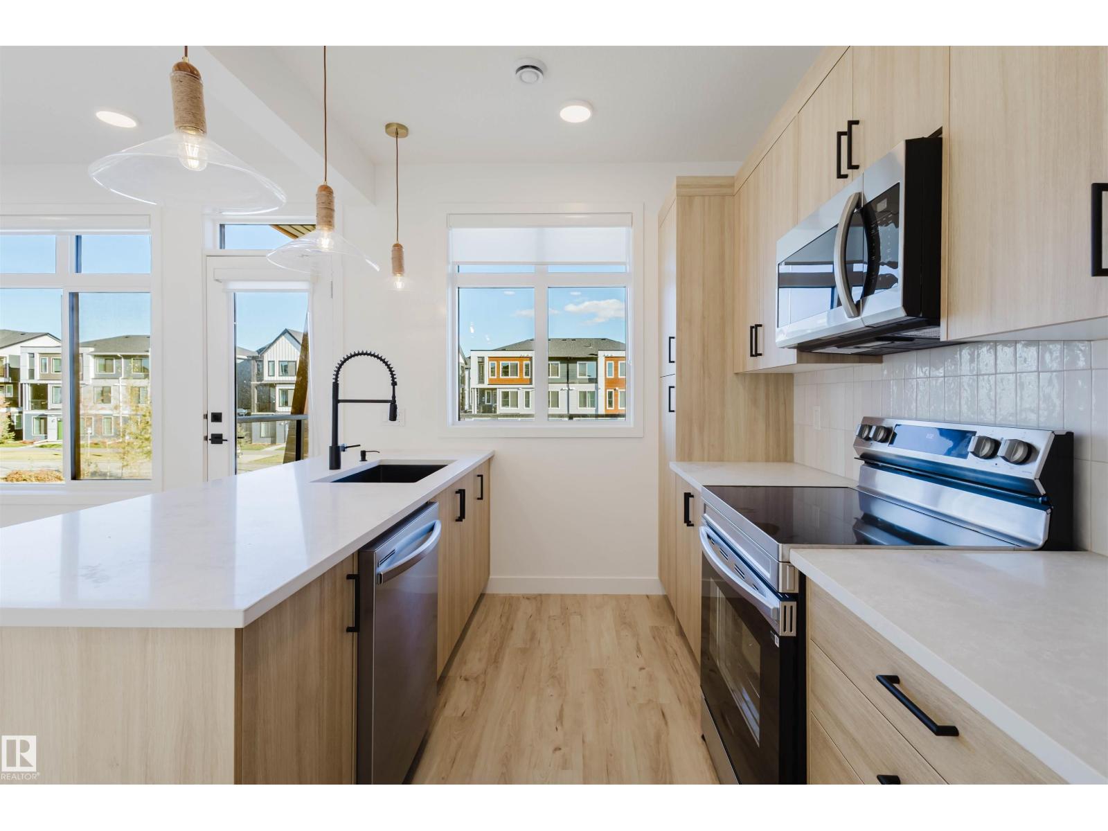 23-16231 19 Avenue SW, Edmonton, AB, T6W5C6