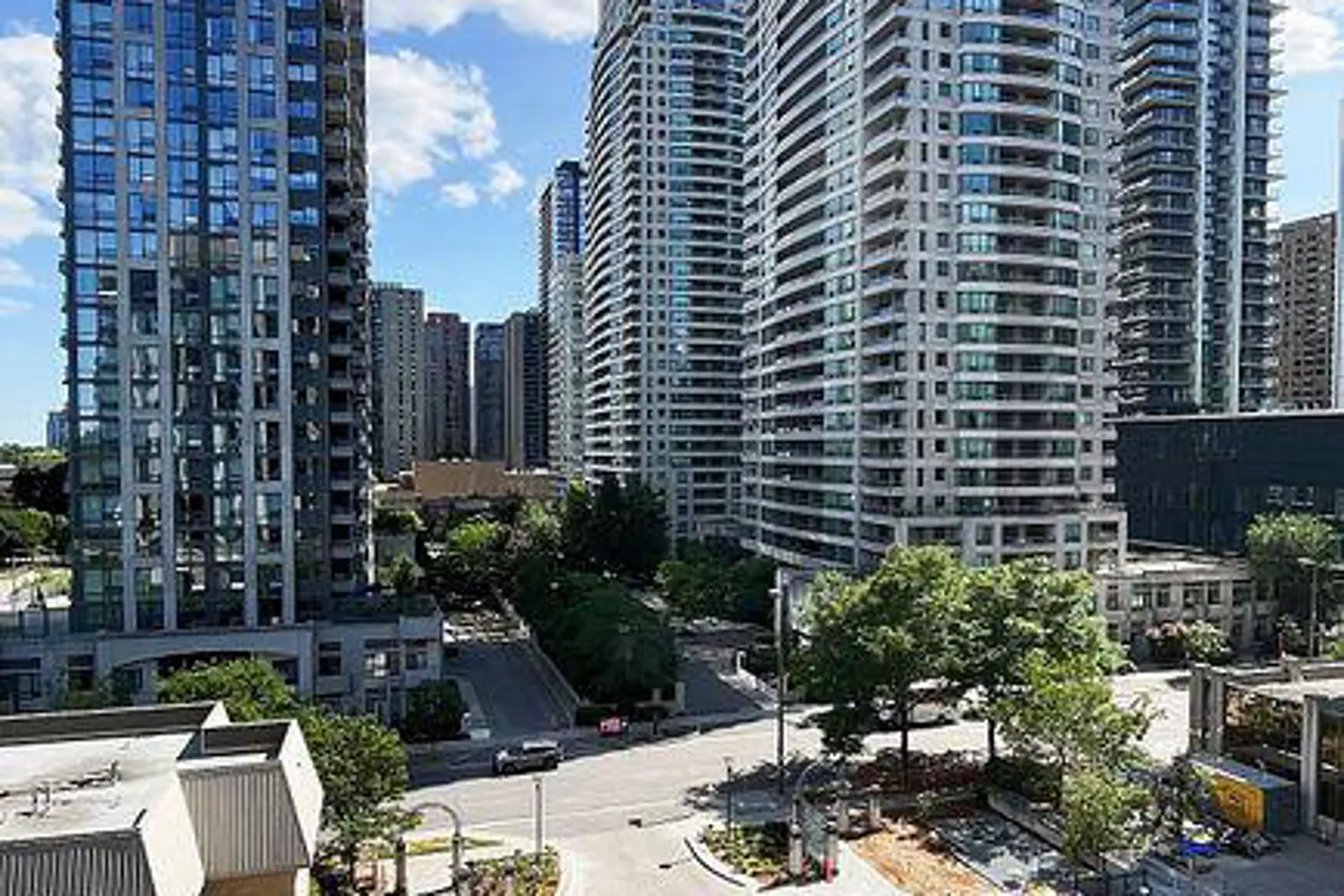 28 Hollywood Avenue 1402