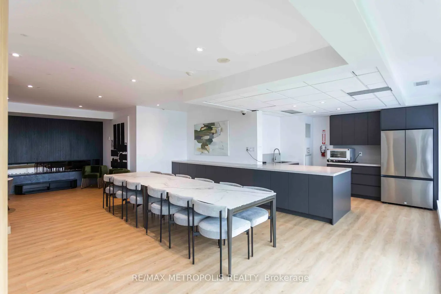 Additional image 12 of 55 East Liberty Street 717