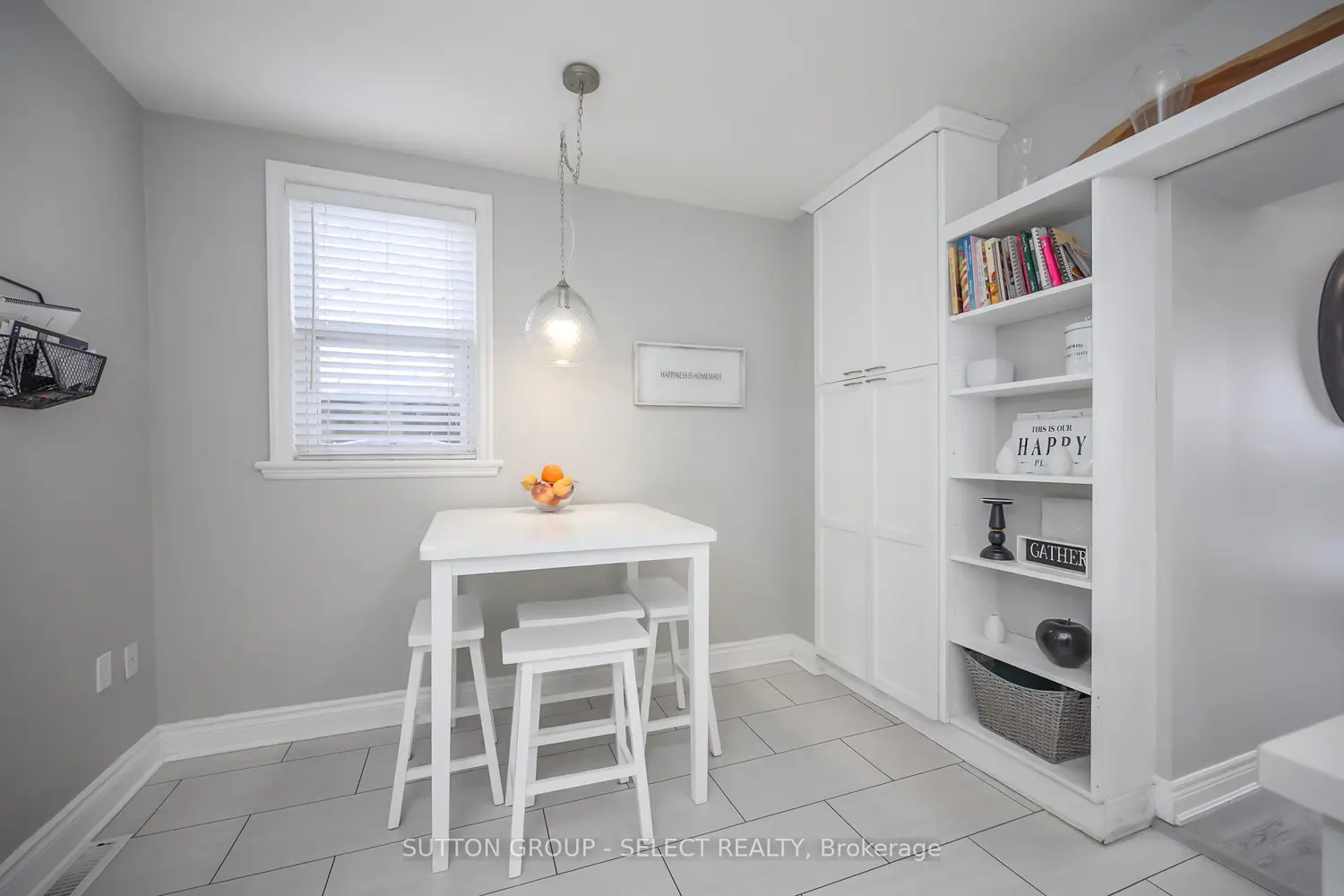 908 Maitland Street photo 3