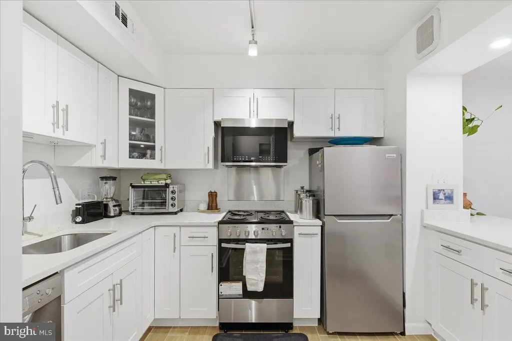 Additional image 4 of 2141 Wisconsin Avenue NW Unit 202, Washington, DC 20007