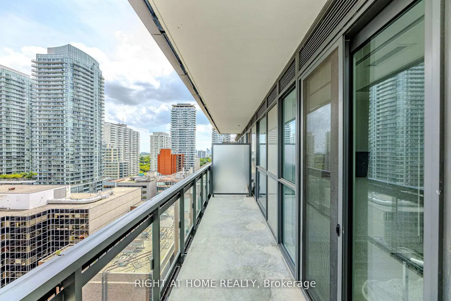 Additional image 10 of 39 Roehampton Avenue 1301