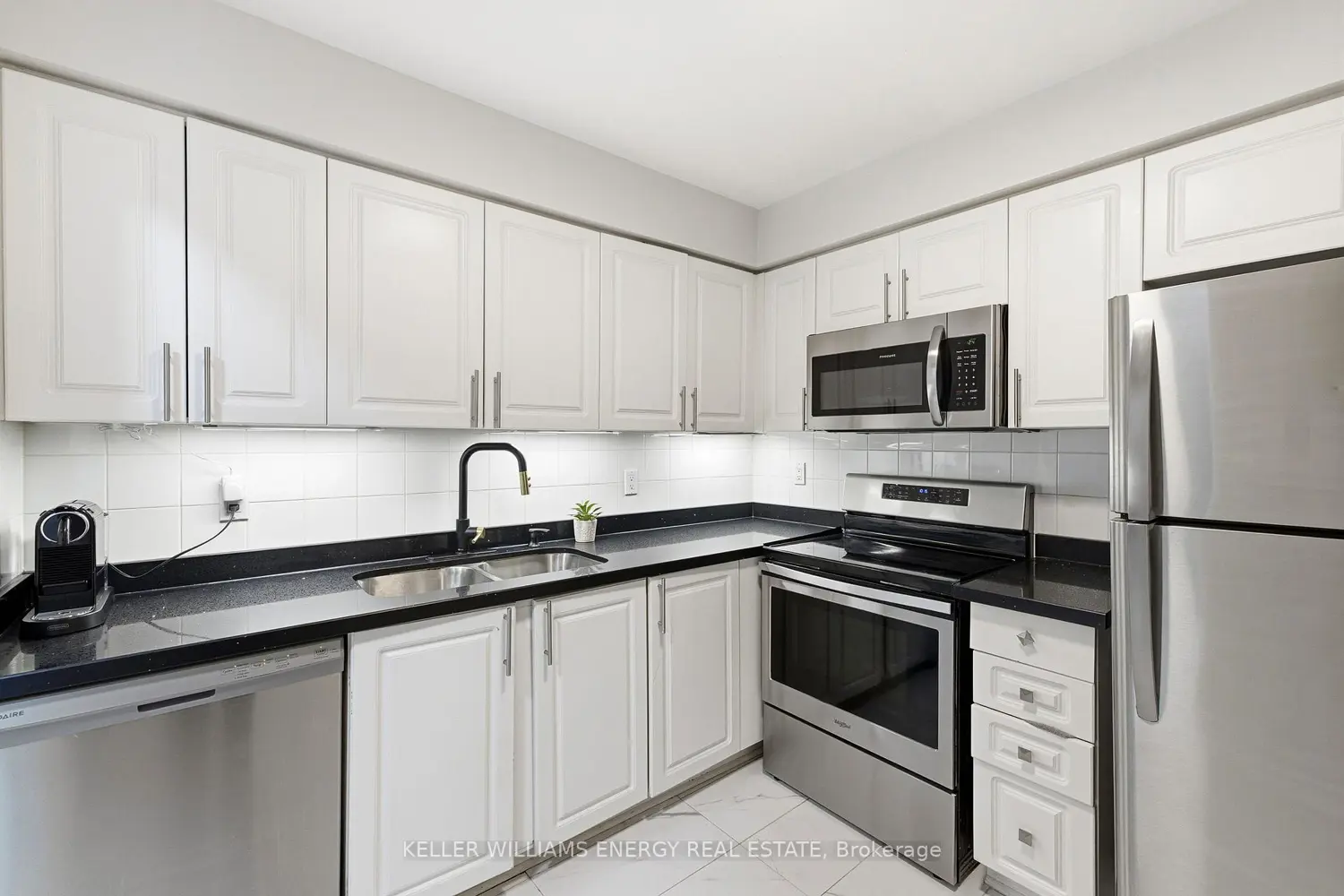 Additional image 5 of 1000 The Esplanade 103