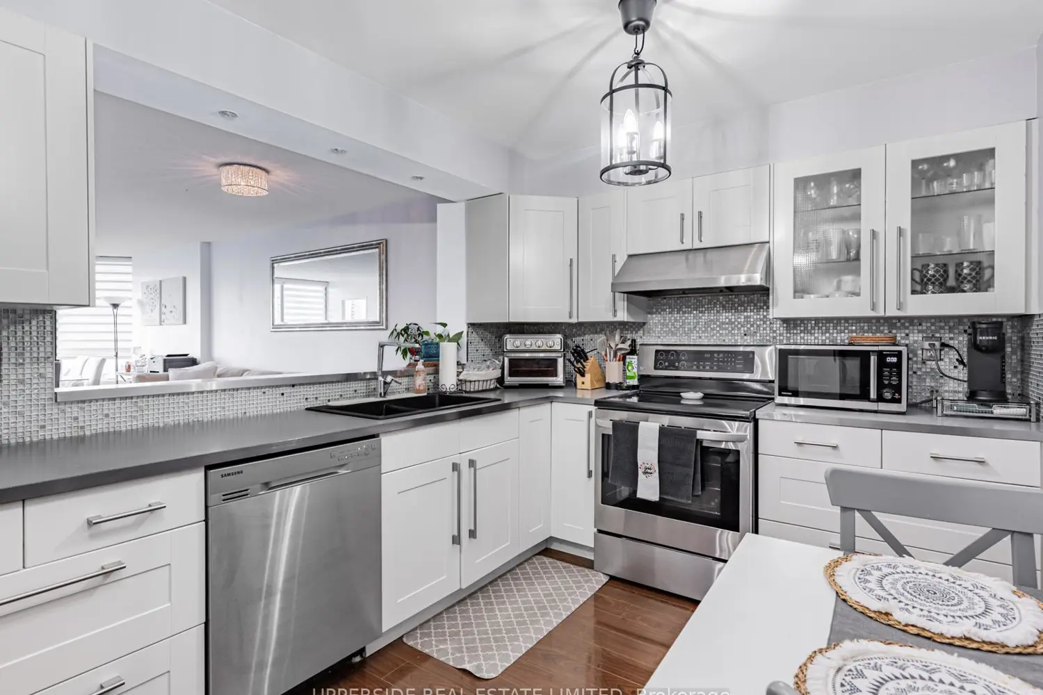 7420 Bathurst Street 512 photo 2