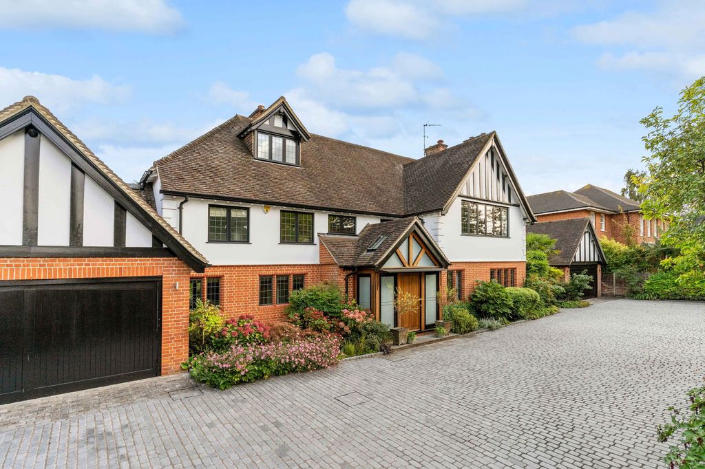 Additional image 3 of 6 bed detached house for saleRoundwood Avenue, Hutton Mount, Brentwood CM13