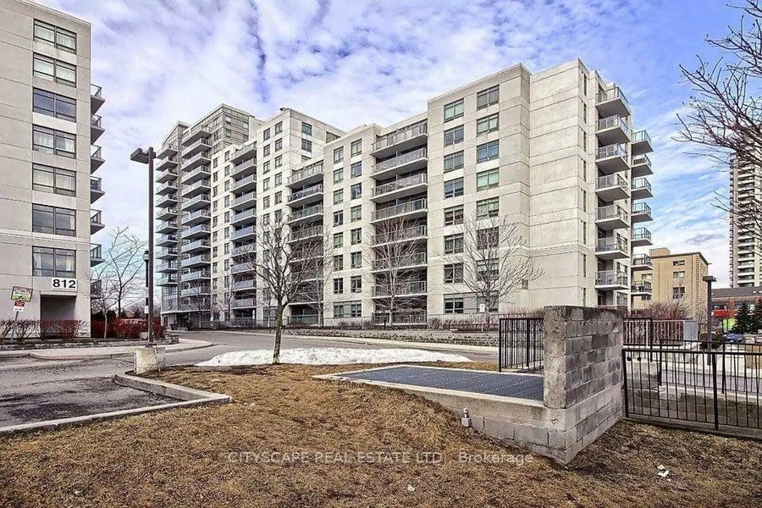 816 Lansdowne Avenue 801