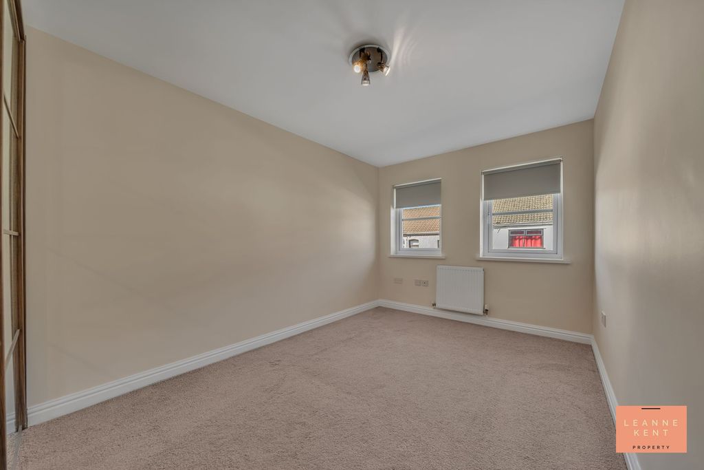 2 bed flat for saleHigh Street, Abertridwr CF83 photo 4