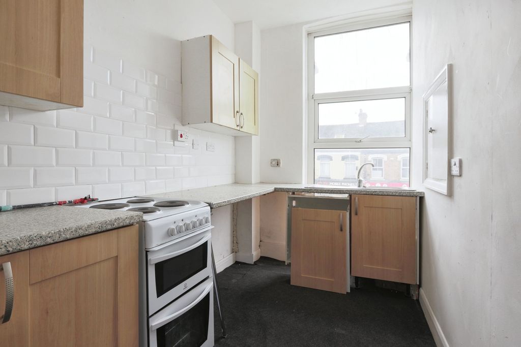 Additional image 3 of 1 bed flat for saleWest Park House, Spring Bank, Hull HU3