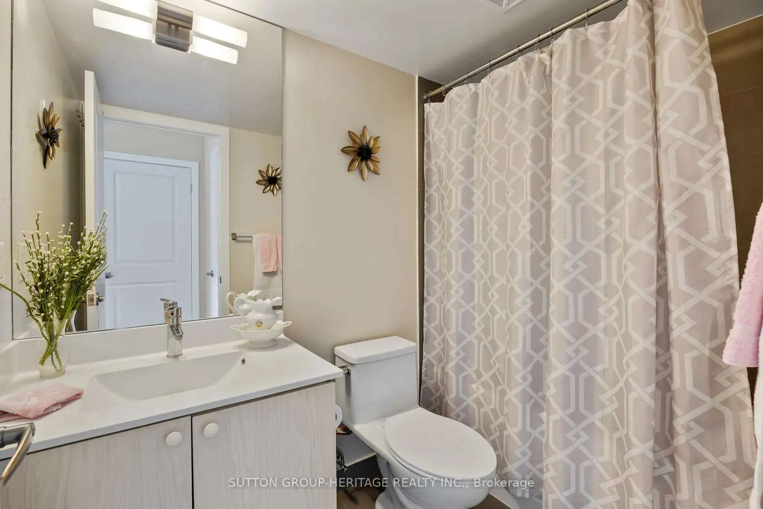 Additional image 17 of 1235 Bayly Street 213