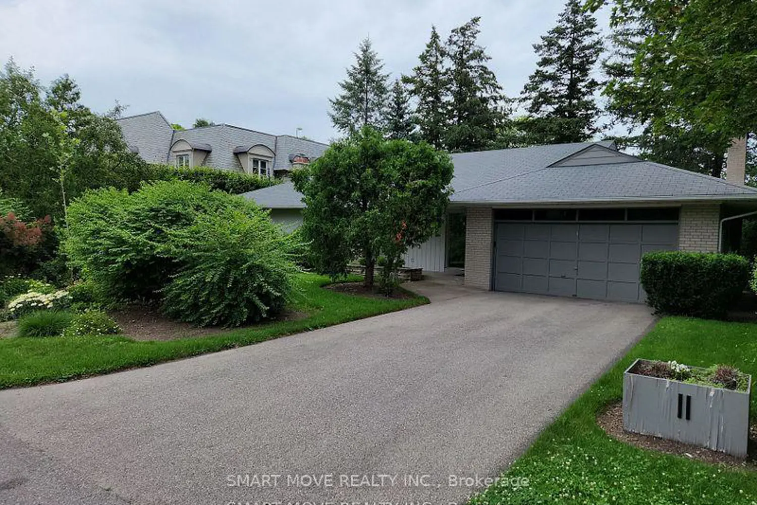 Primary image of 11 Valecrest Drive