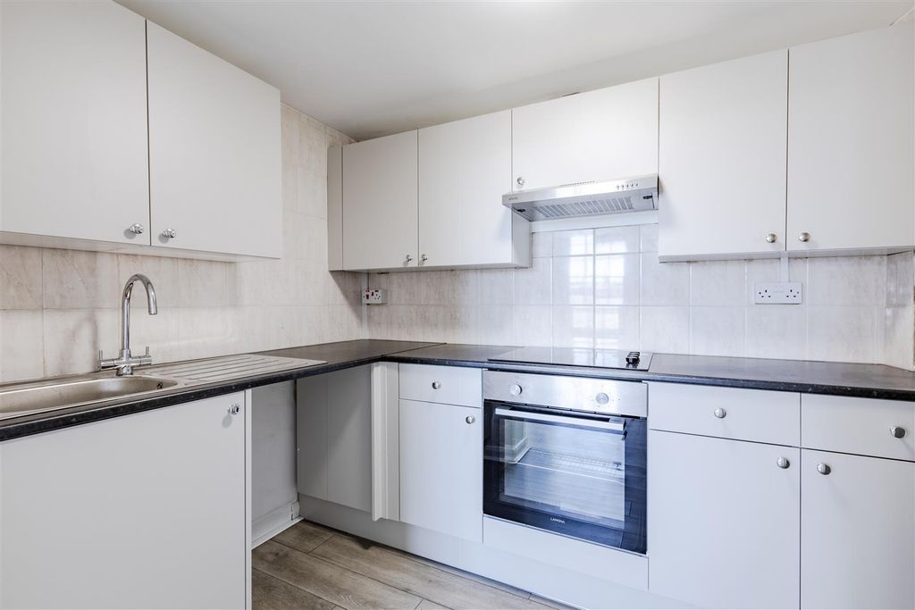 1 bed flat for saleSeaside, Eastbourne BN22 photo 3