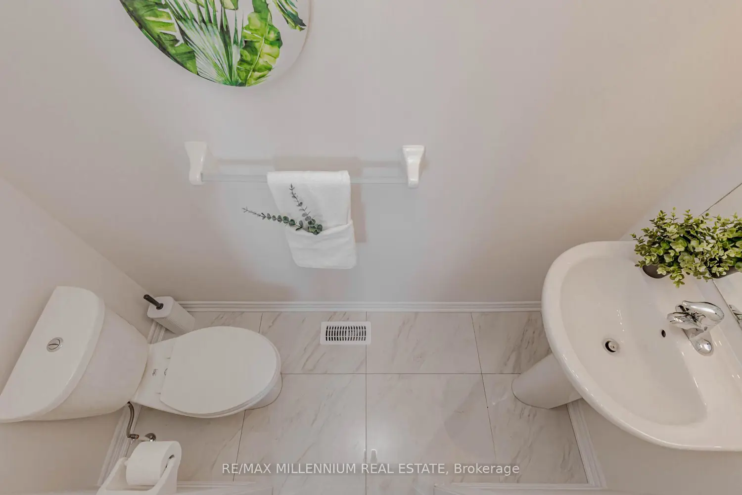 Additional image 10 of 25 Sapwood Crescent