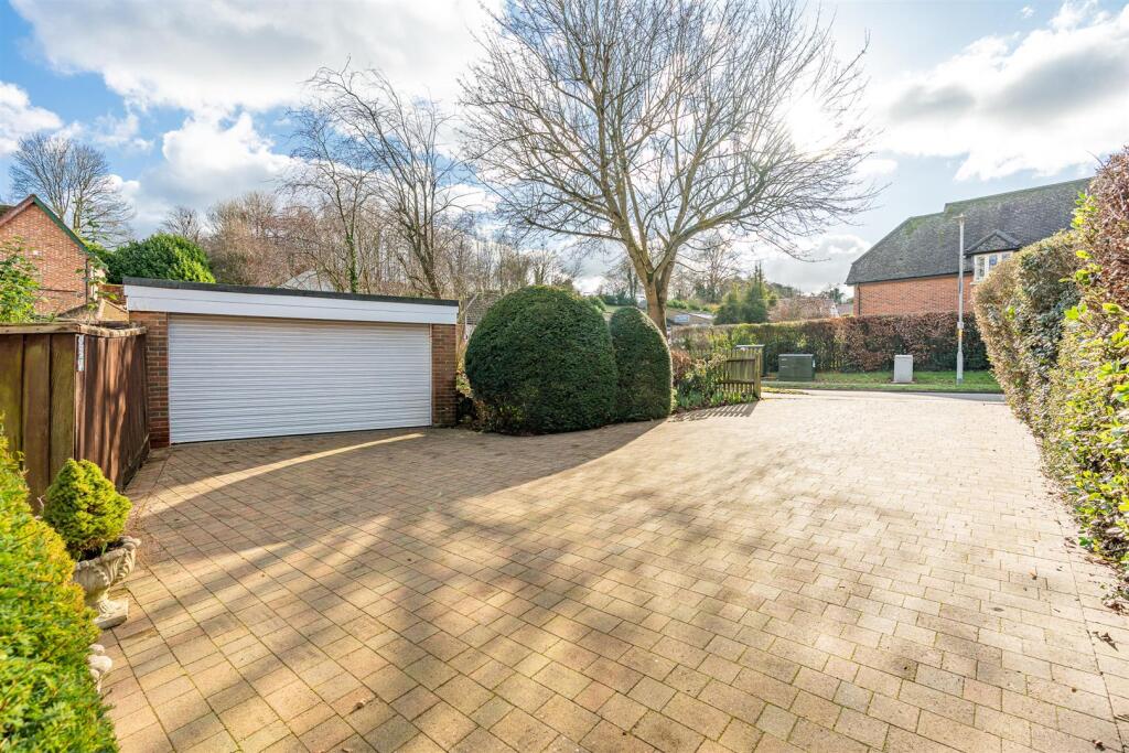 Additional image 19 of Elmoor Avenue, Welwyn