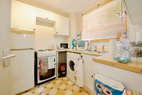 Regarth Avenue, Romford RM1, Studio to rent