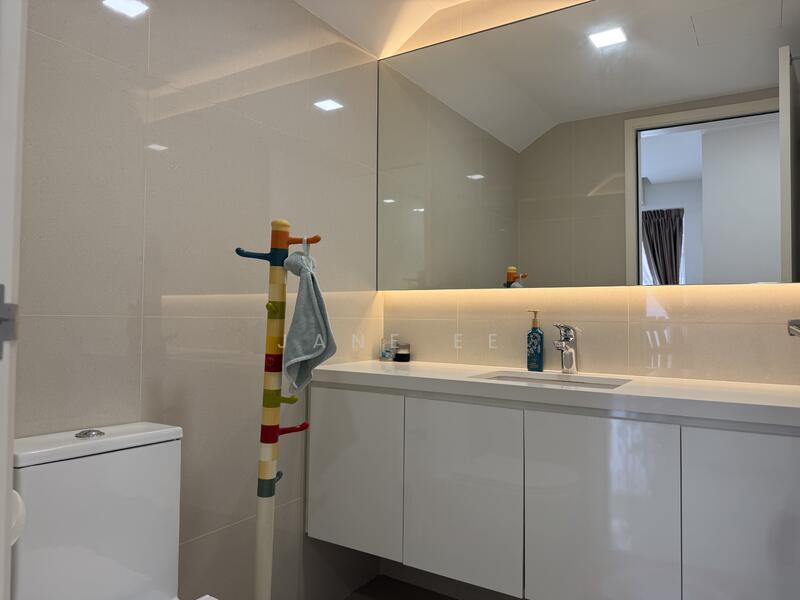 Additional image 6 of Burgundy Crescent