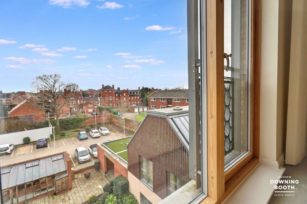 2 bed flat for saleMonks Close, Lichfield WS13 photo 2