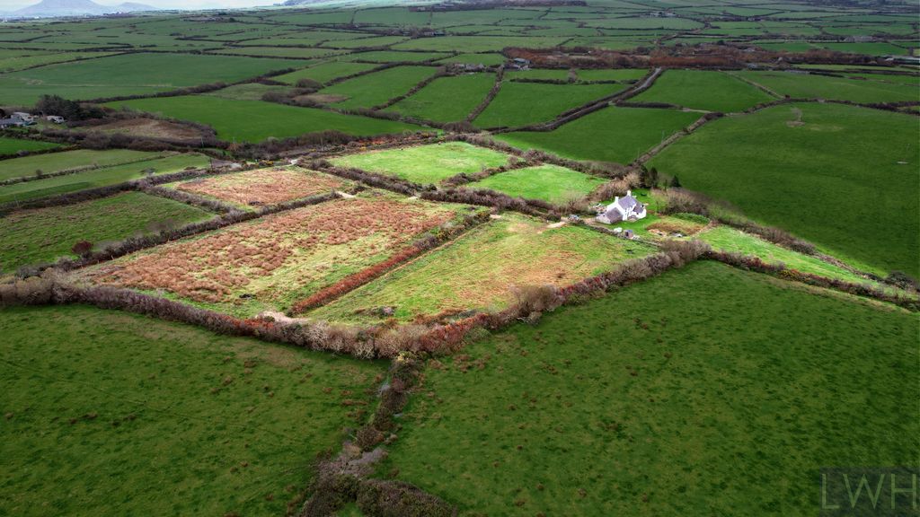 3 bed farm for saleTy'n Rhos Farm, Rhoshirwaun LL53