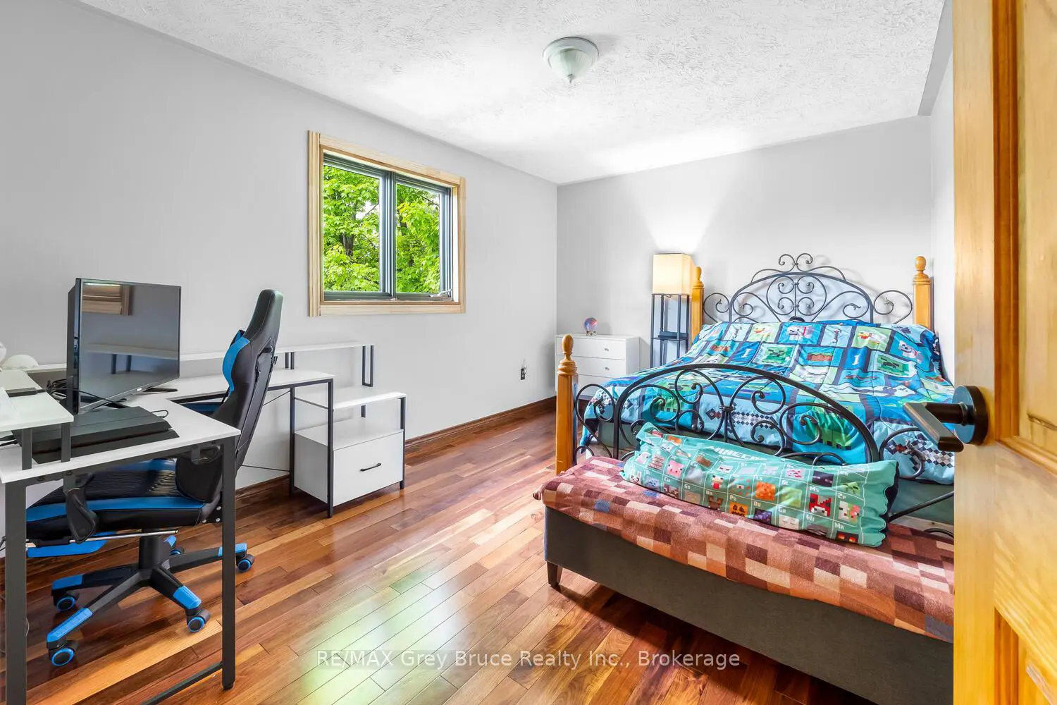 Additional image 10 of 1033 Bruce Road 9