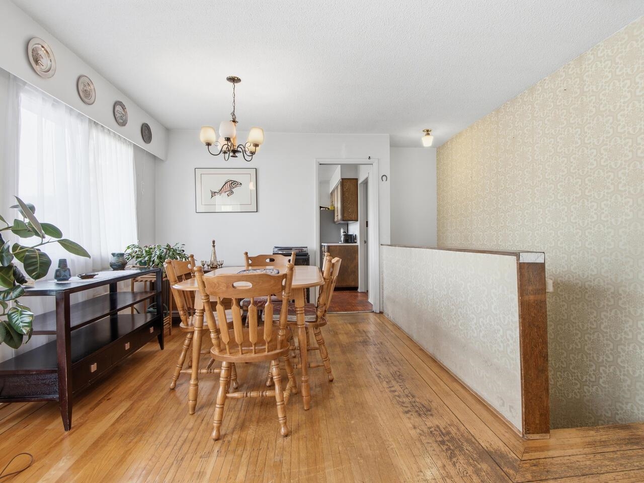 Additional image 4 of 407 13th Street E, North Vancouver, BC, V7L 2M2