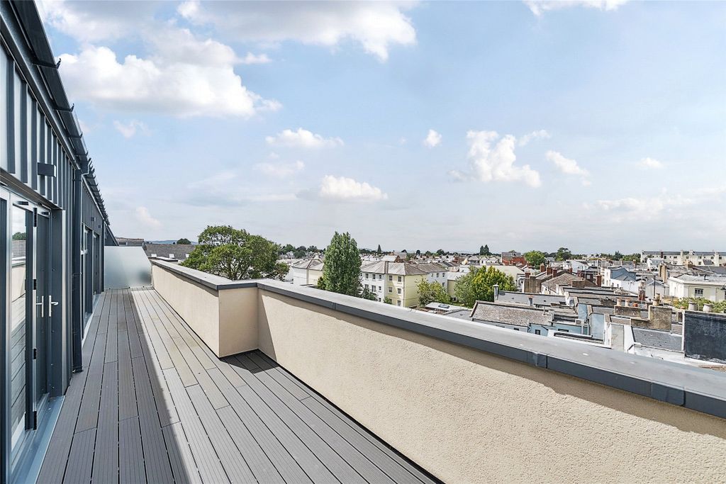 2 bed flat for saleLast Penthouse Remaining, 109 - 111 Bath Road, Cheltenham, Gloucestershire GL53