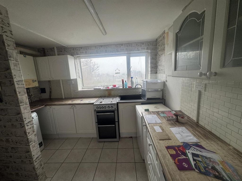 Additional image 3 of 2 bed flat for sale30 Observatory Avenue, Hakin, Milford Haven SA73