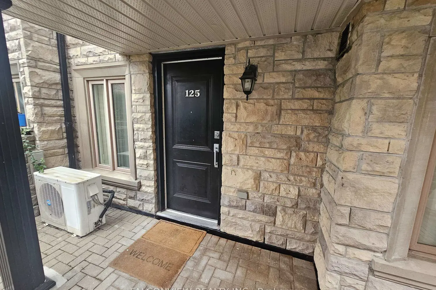 318 John Street 125 photo 2