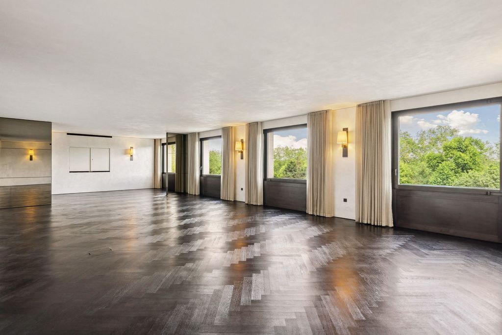 4 bed flat for salePrinces Gate, Knightsbridge SW7 photo 3