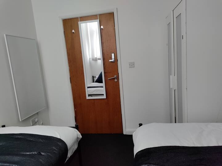 Additional image 4 of 3 Bed Flat, Pendleton Way, M6, N1 7GU