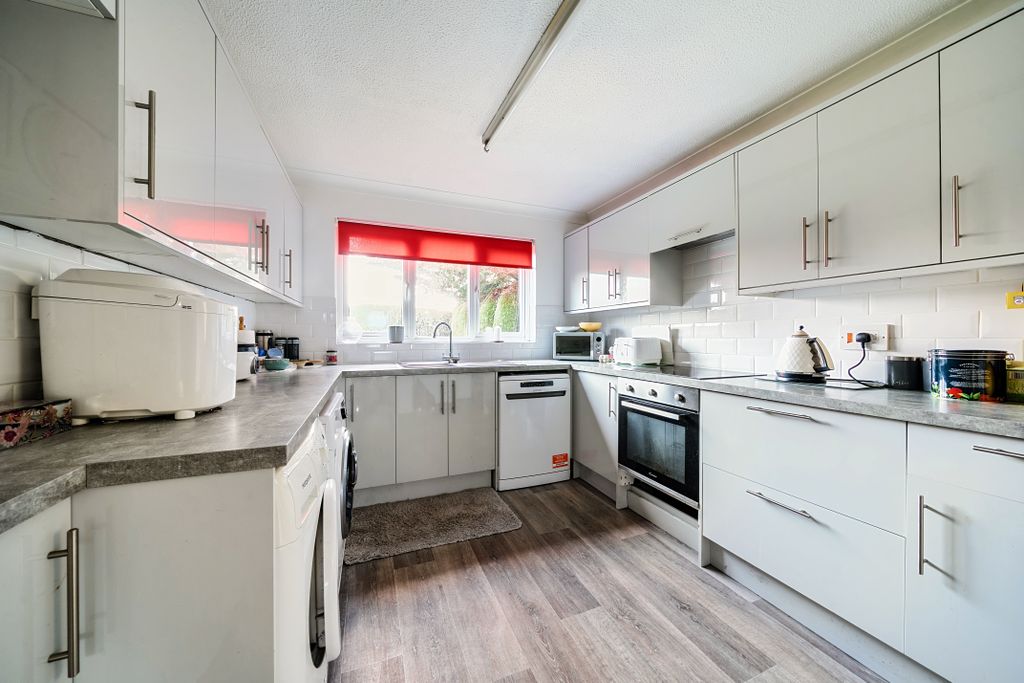 3 bed link detached house for saleNetheravon, Salisbury SP4 photo 3