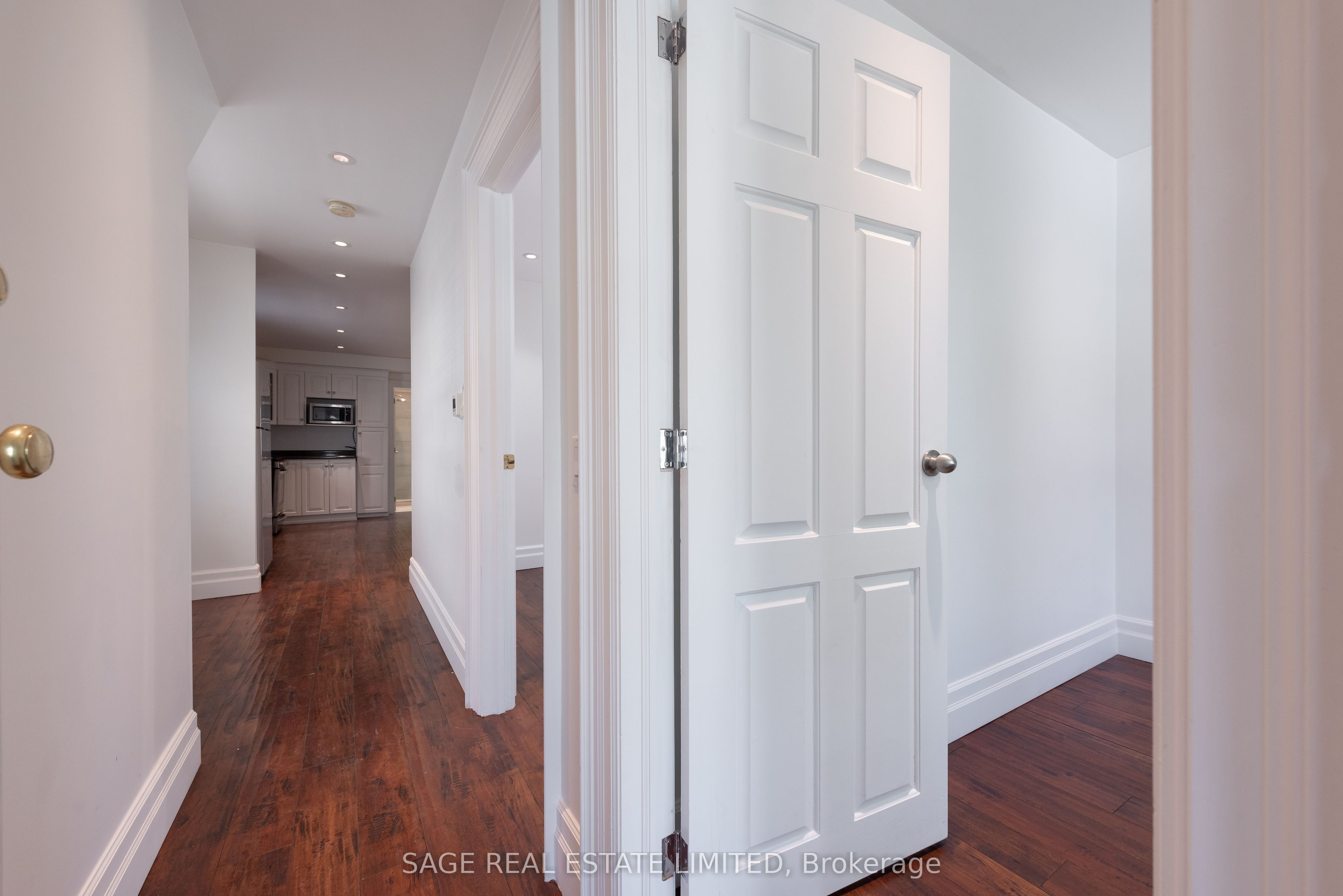 Additional image 4 of MAIN-97 Holwood Avenue, Toronto, ON, M6M 1P7