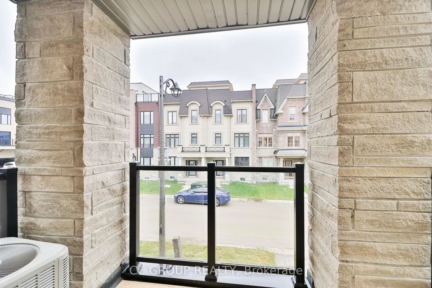 24 William Shearn Crescent photo 5