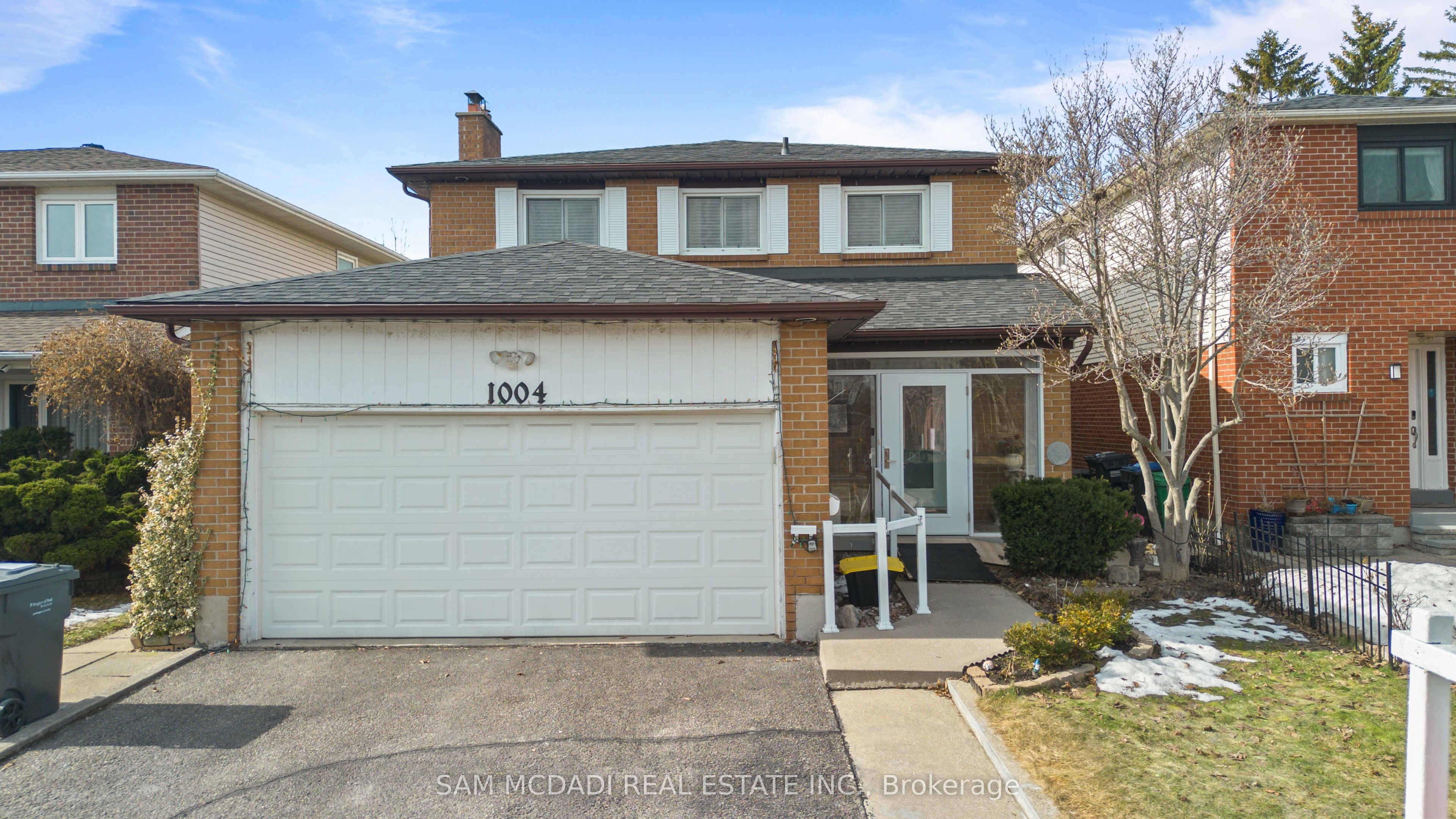 1004 Queensbridge Drive, Mississauga, ON, L5C 3R1