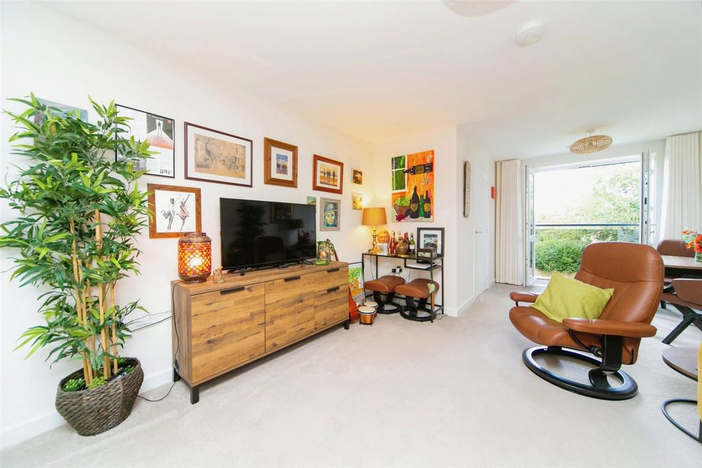 Additional image 5 of 2 bed flat for saleHooton Road, Willaston, Neston, Cheshire CH64