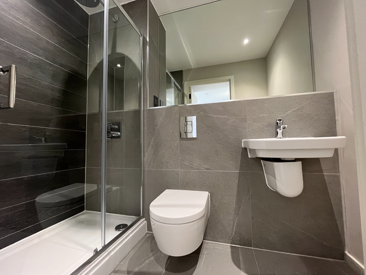 Additional image 6 of 2 Bed Flat, Spinners Way, M15, N1 7GU