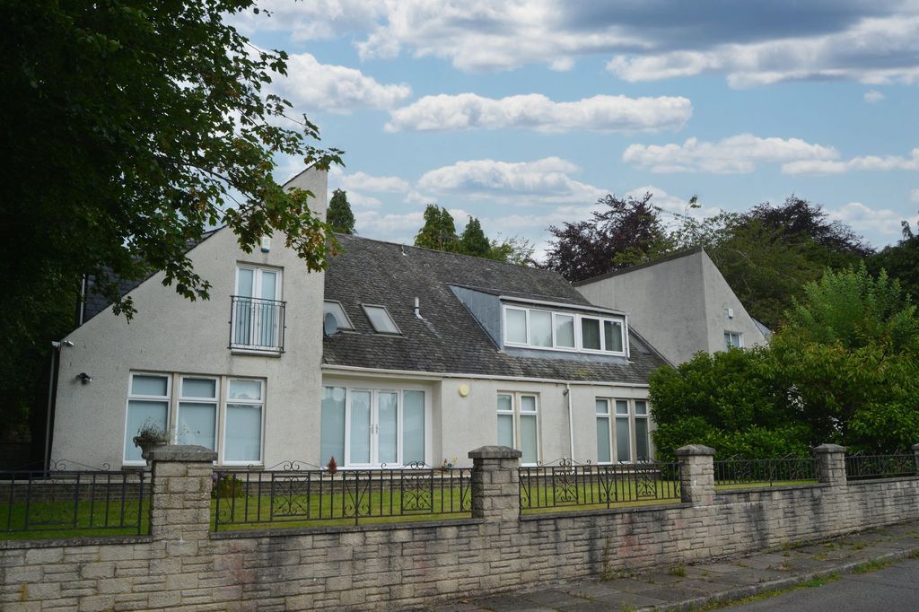 6 bed villa for saleGarthill Gardens, Falkirk FK1