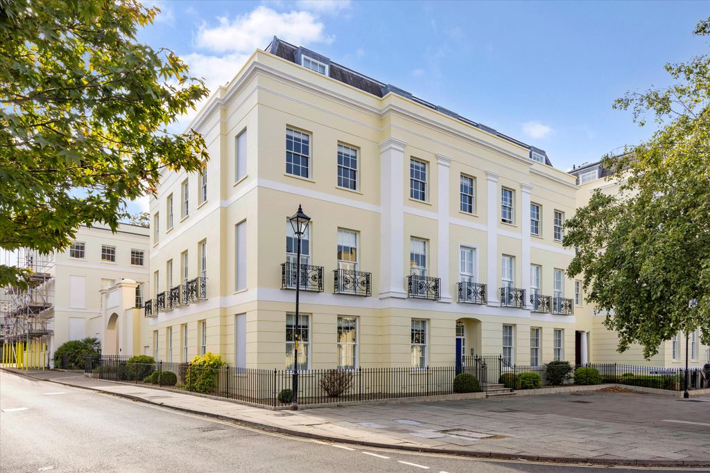 2 bed flat for saleThe Broad Walk, Imperial Square, Cheltenham, Gloucestershire GL50